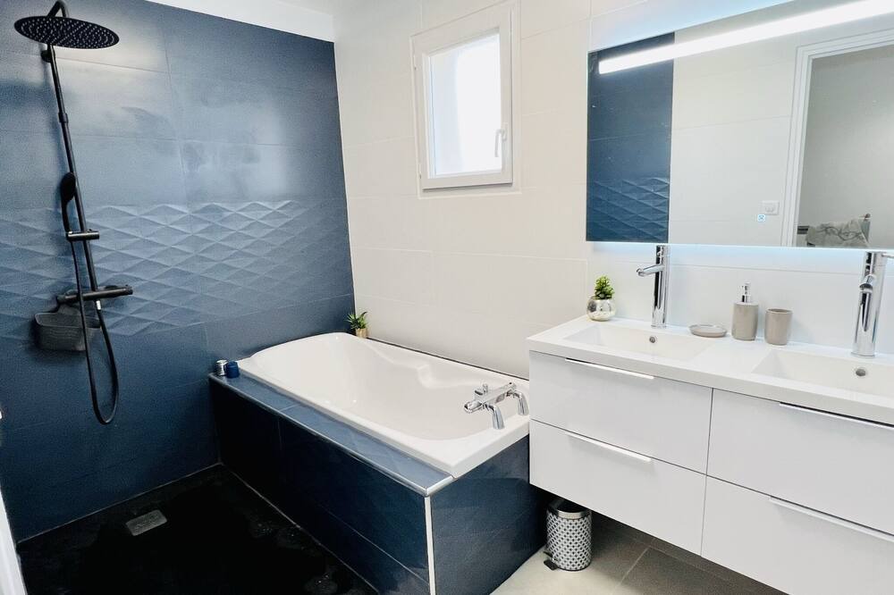 Photo of Bathroom in Nort-sur-Erdre