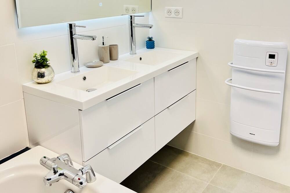 Photo of Bathroom in Nort-sur-Erdre