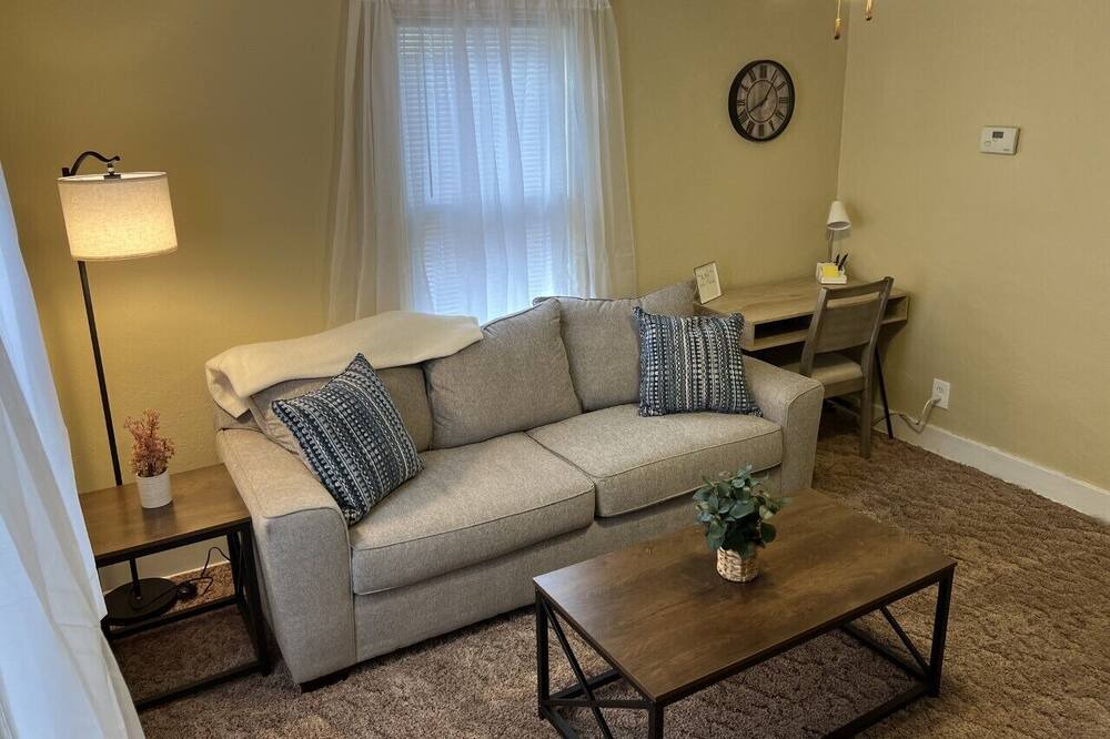 Photo of Livingroom in Macomb