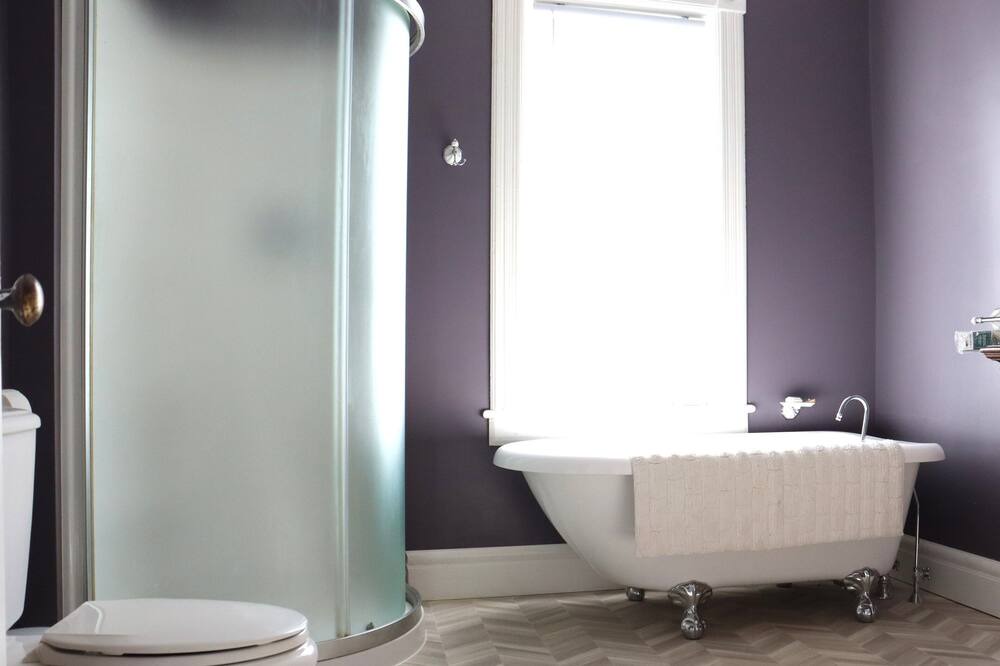Photo of Bathroom in Delta