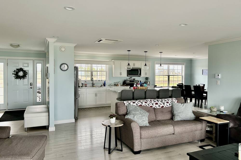 Photo of Livingroom in Economy