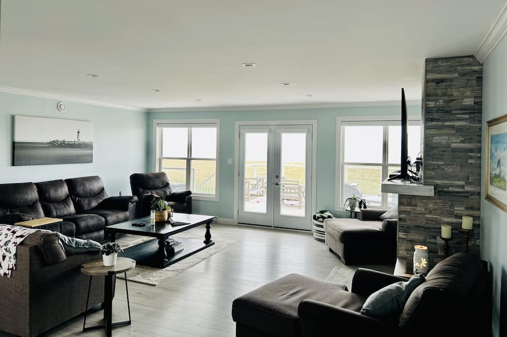 Photo of Livingroom in Economy