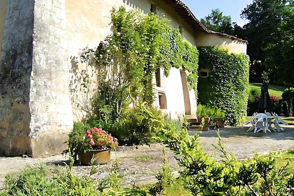 Photo of Outdoor in Leguillac-de-l'Auche