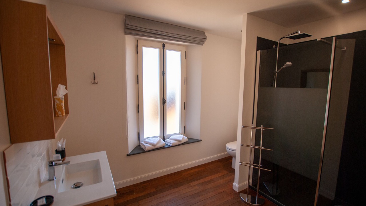 Photo of Bathroom in Avize