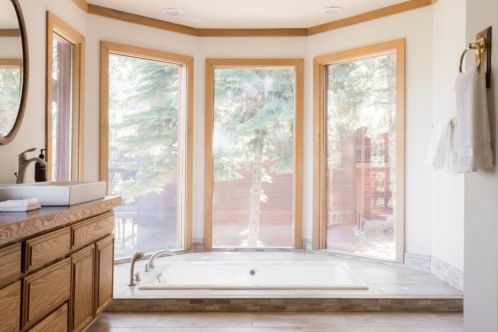 Photo of Bathroom in Kingswood Estates