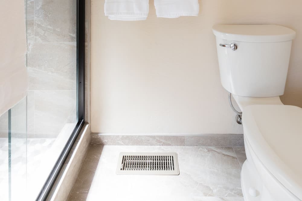 Photo of Bathroom in Kingswood Estates