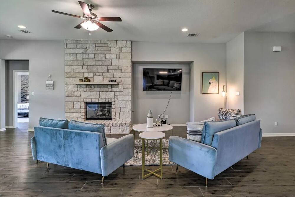 Photo of Livingroom in Pflugerville