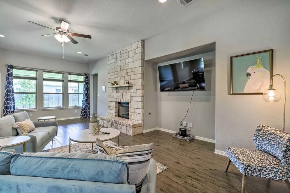 Photo of Livingroom in Pflugerville