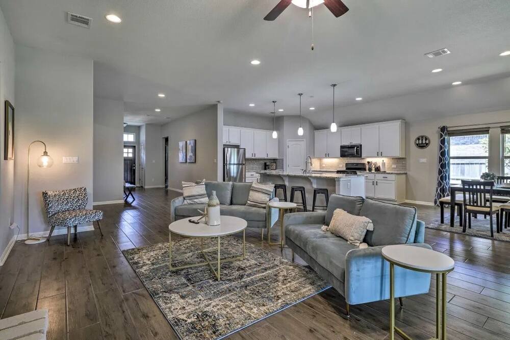 Photo of Livingroom in Pflugerville