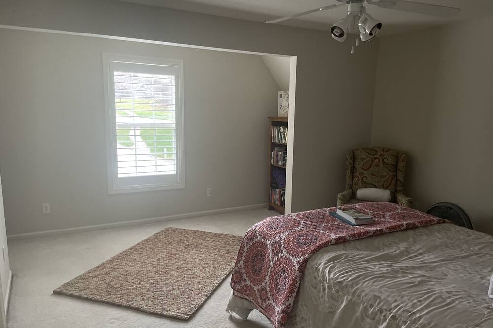 Photo of Bedroom in Parkville
