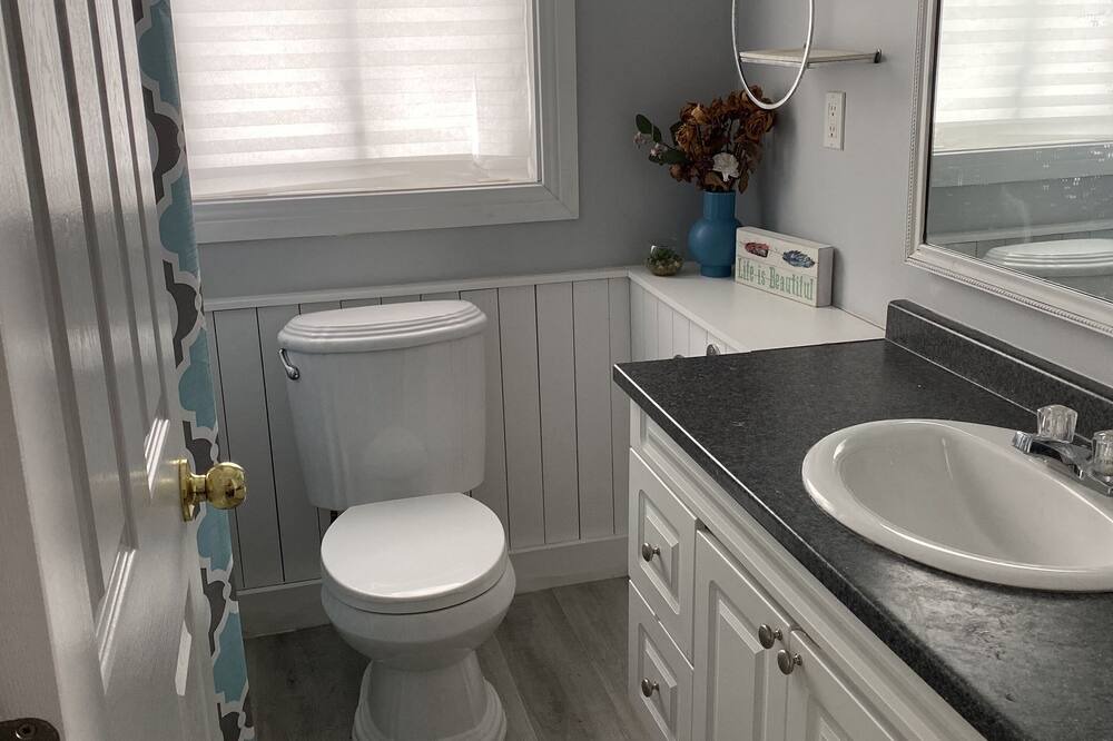 Photo of Bathroom in Borden
