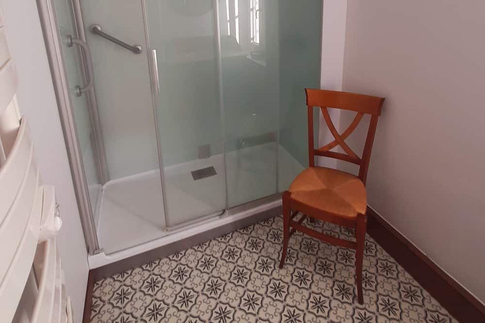 Photo of Bathroom in Caulnes