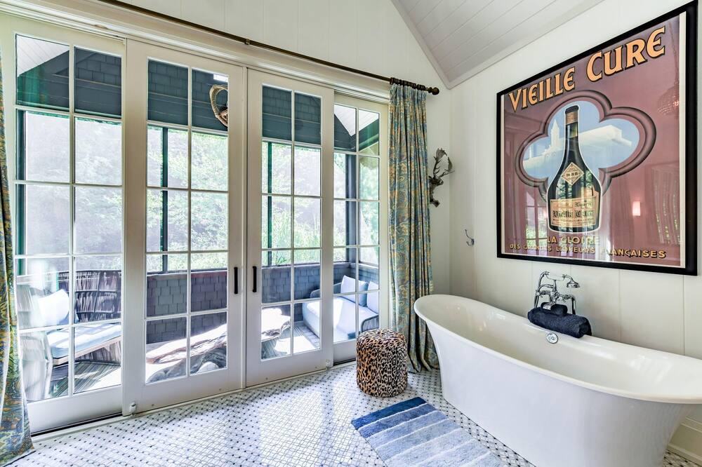 Photo of Bathroom in Muskoka Lakes