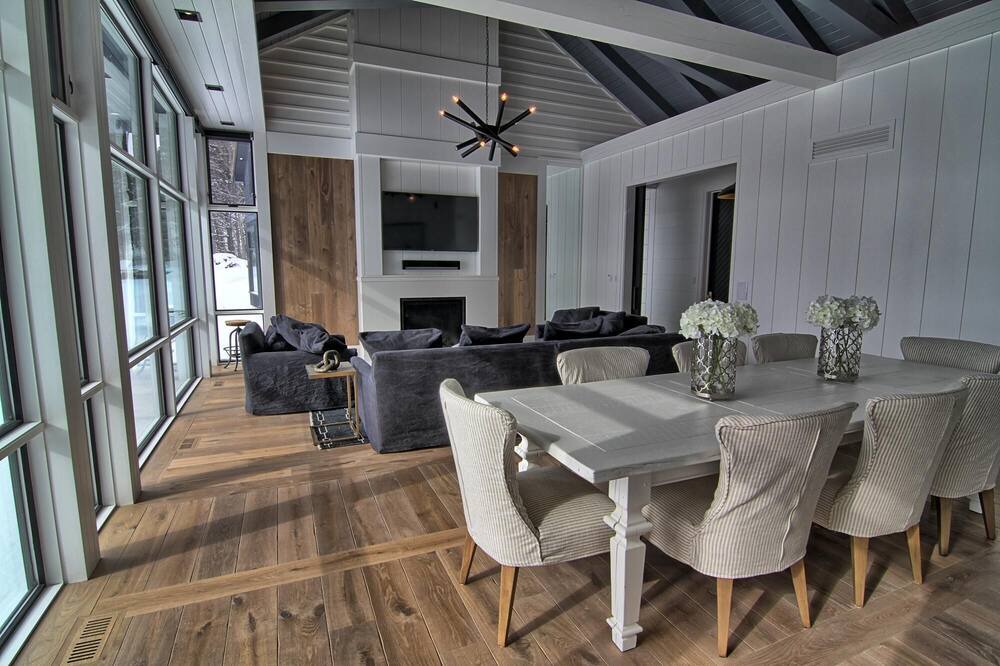 Photo of Bedroom in Muskoka Lakes