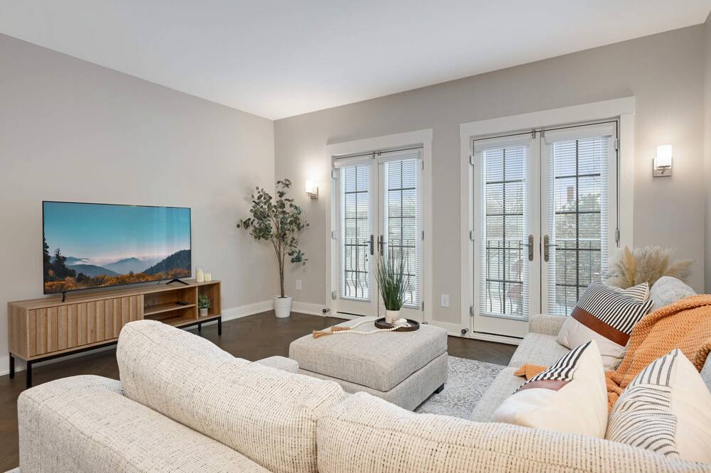 Photo of Livingroom in Lowry Hill East