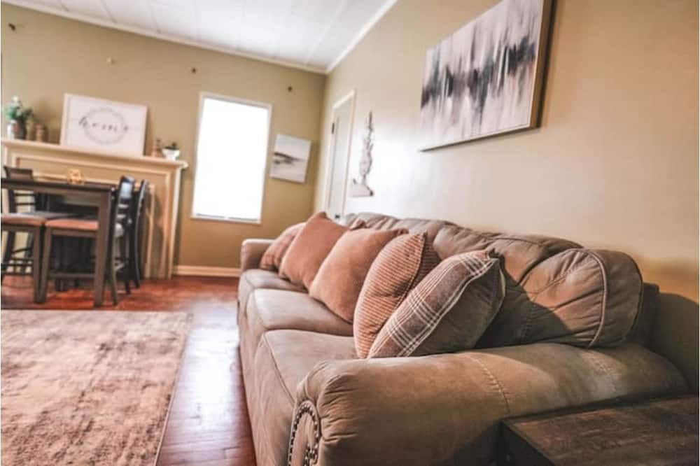 Photo of Livingroom in Arkansas City