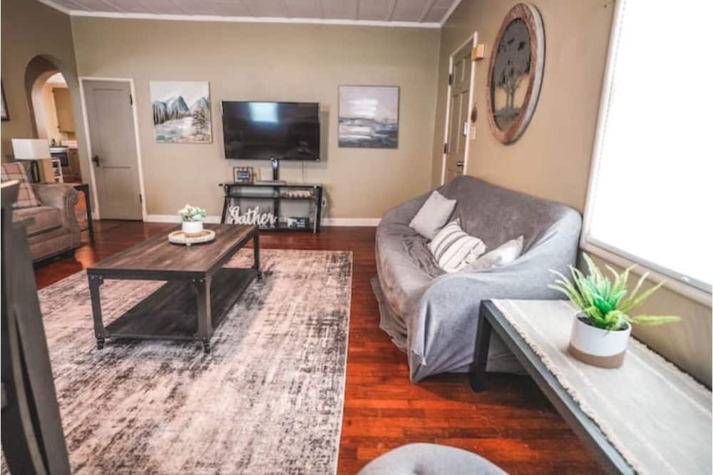 Photo of Livingroom in Arkansas City