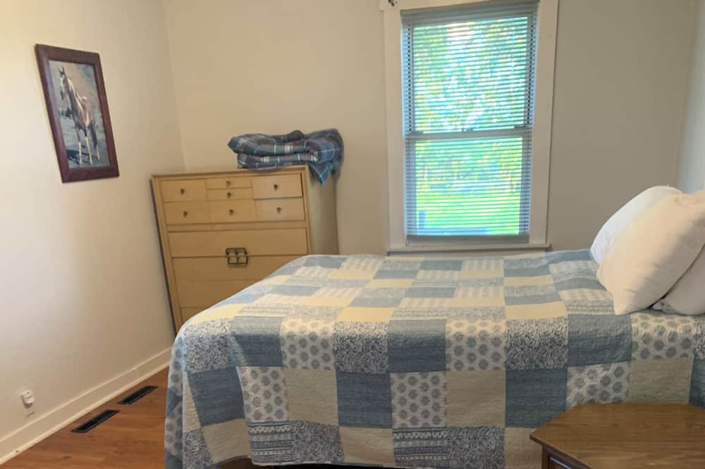 Photo of Bedroom in Monroe City