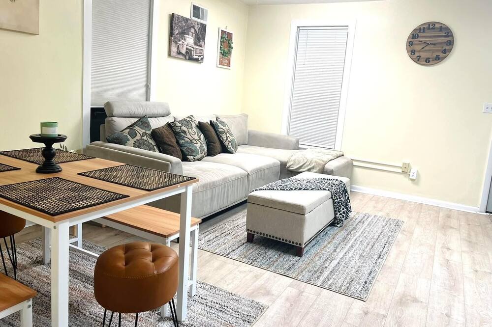 Photo of Livingroom in Lander