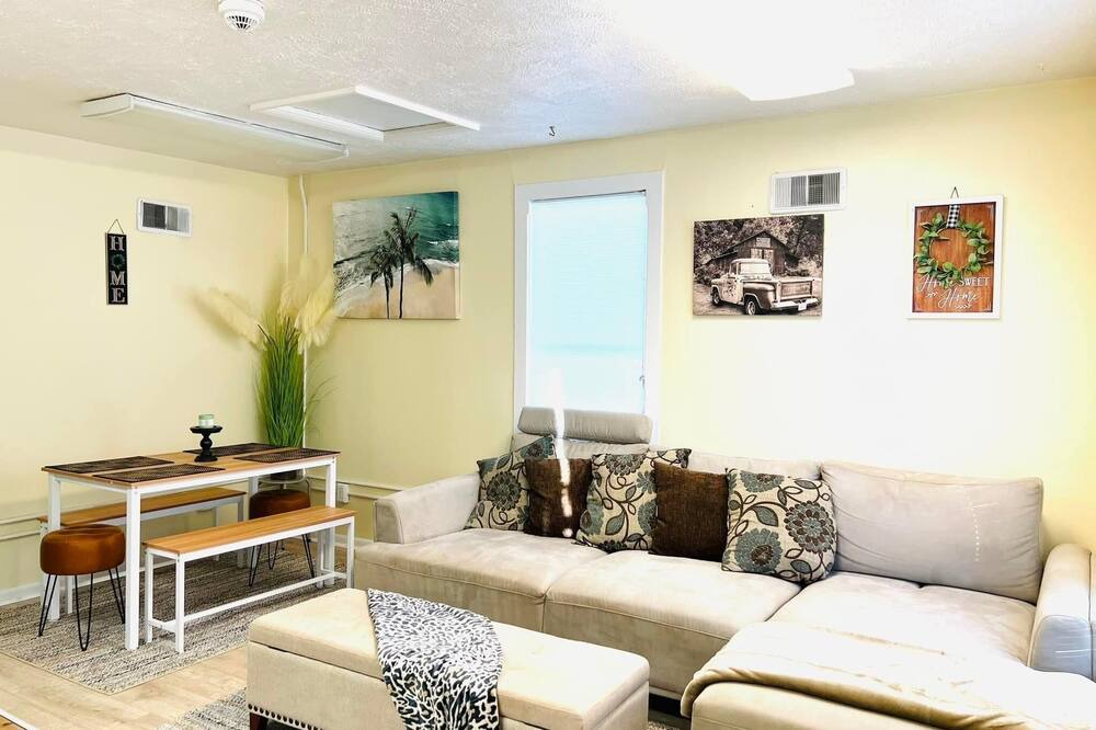 Photo of Livingroom in Lander