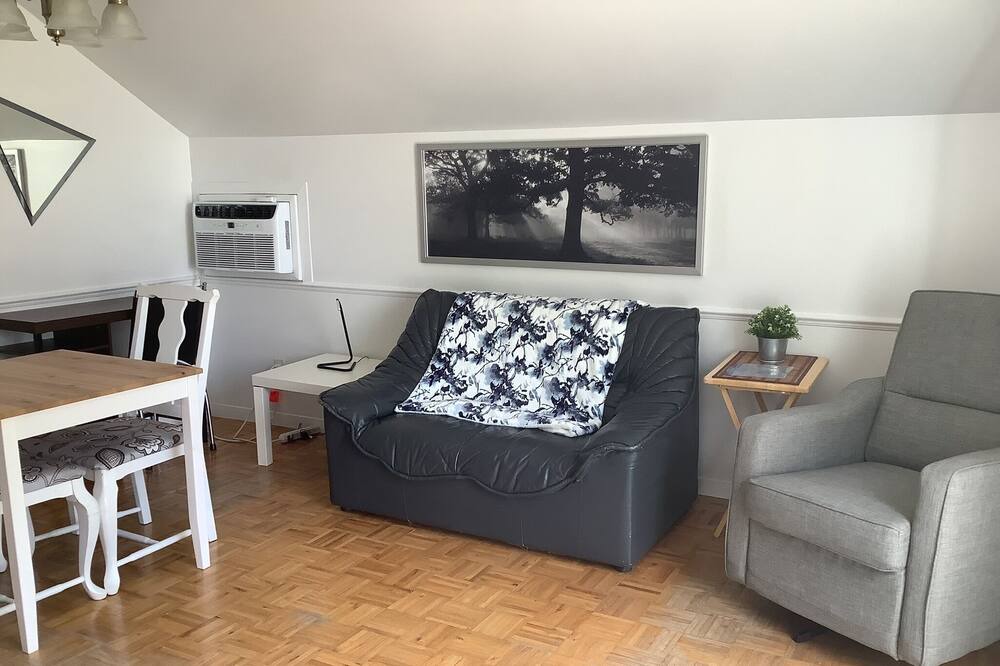 Photo of Livingroom in Saint-Augustin-de-Desmaures