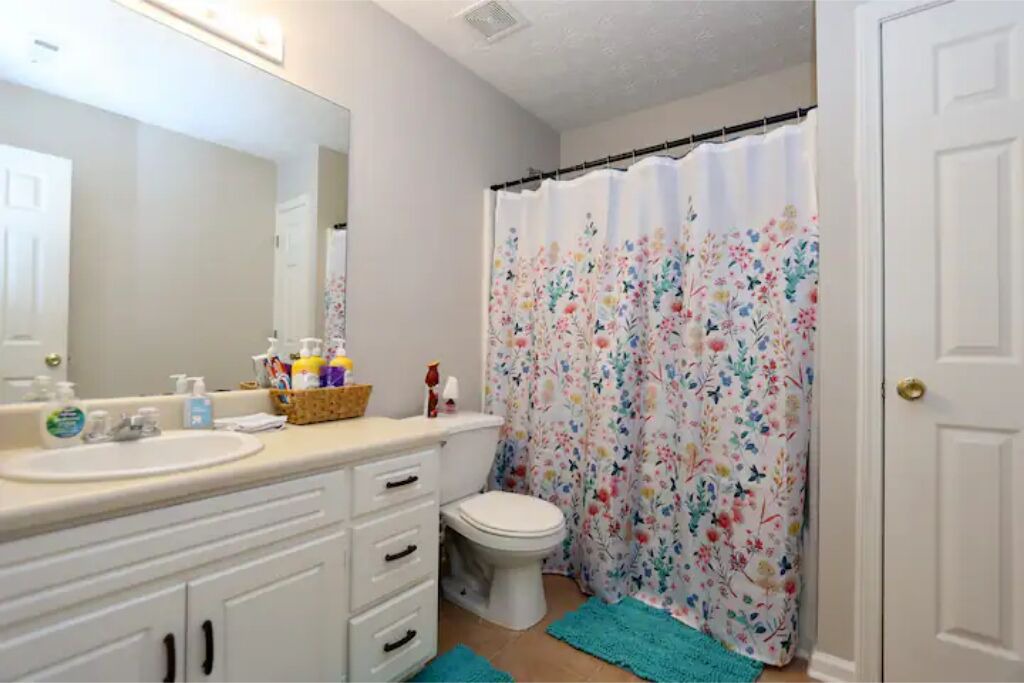 Photo of Bathroom in Winder