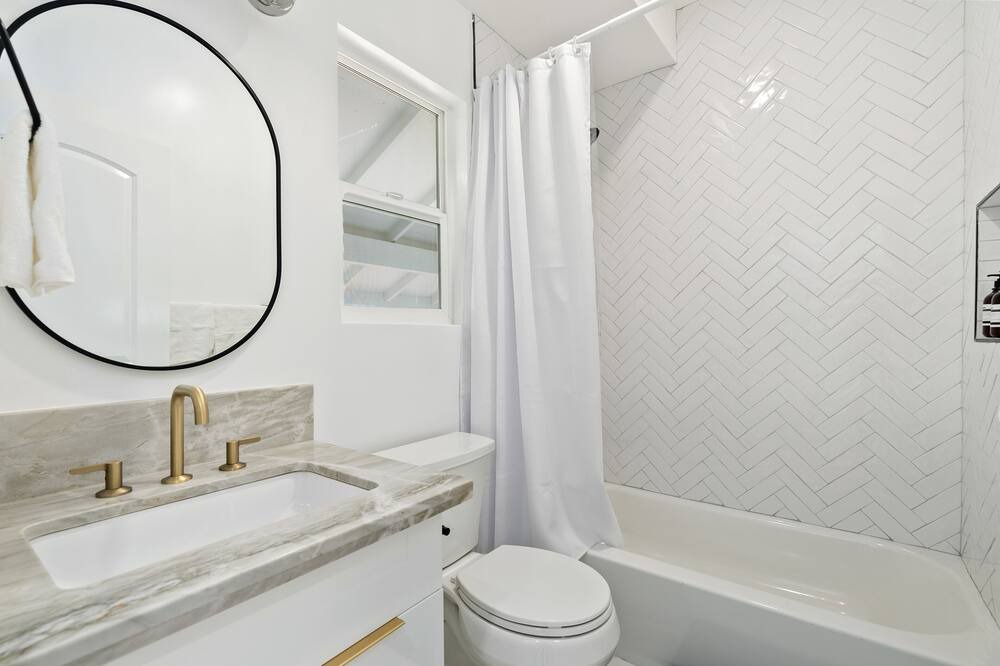 Photo of Bathroom in Wahiawa