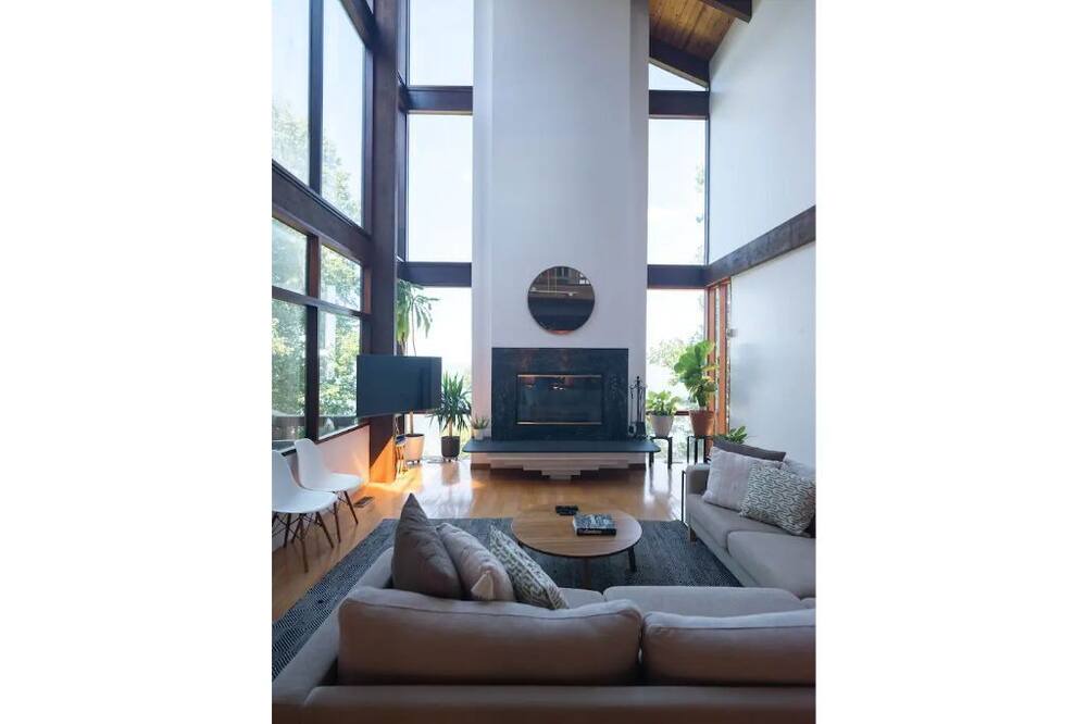 Photo of Livingroom in Fredericksburg