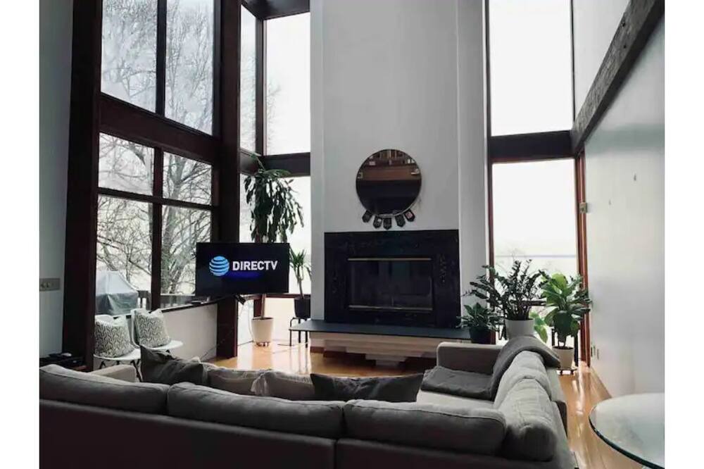 Photo of Livingroom in Fredericksburg