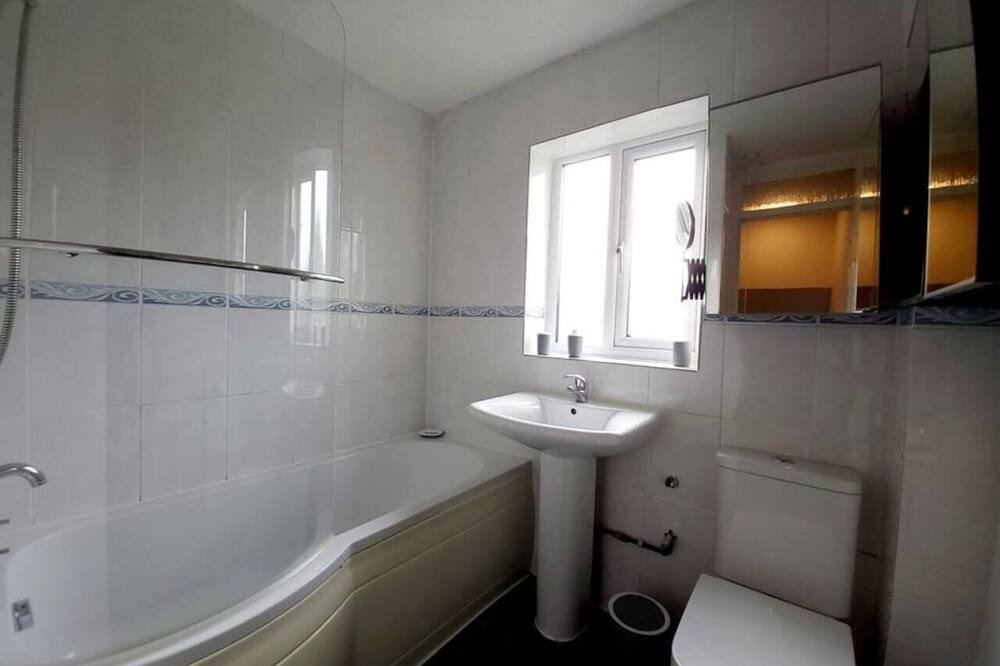 Photo of Bathroom in Earley