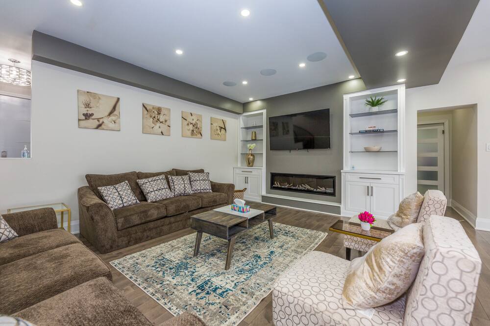 Photo of Livingroom in Caledon