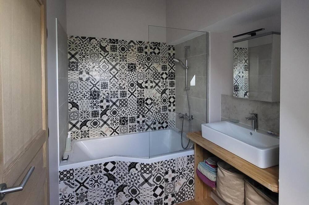 Photo of Bathroom in Taden