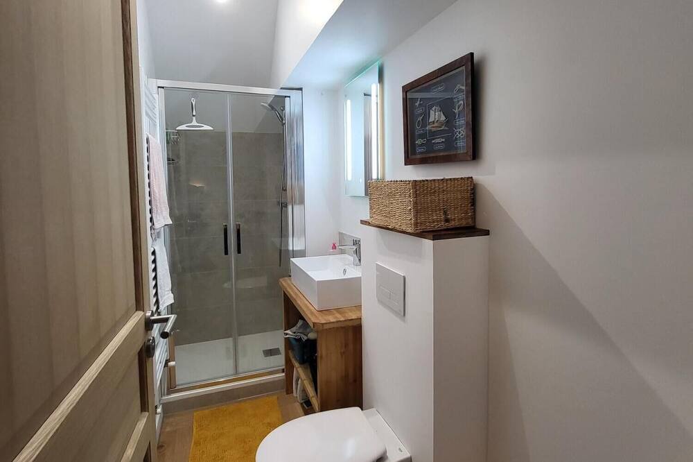 Photo of Bathroom in Taden