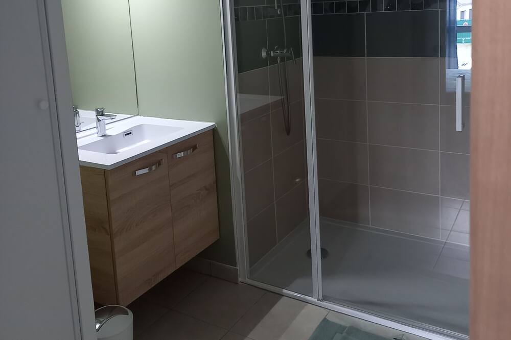 Photo of Bathroom in Dol-de-Bretagne
