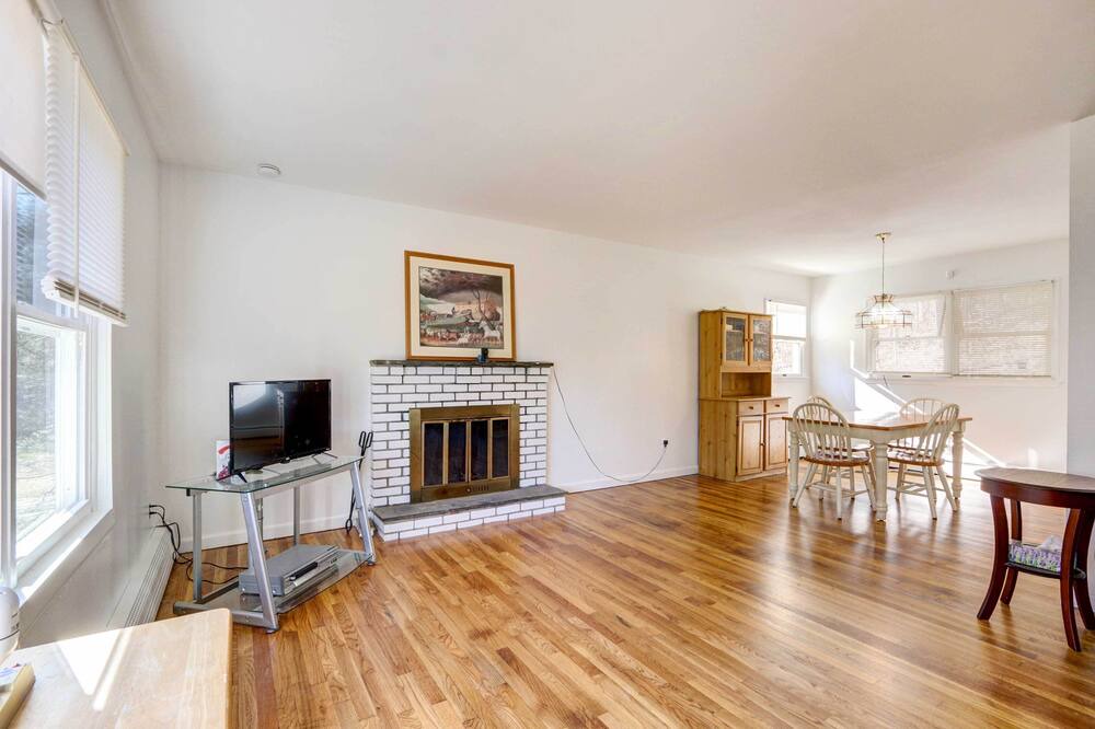 Photo of Livingroom in Hamden