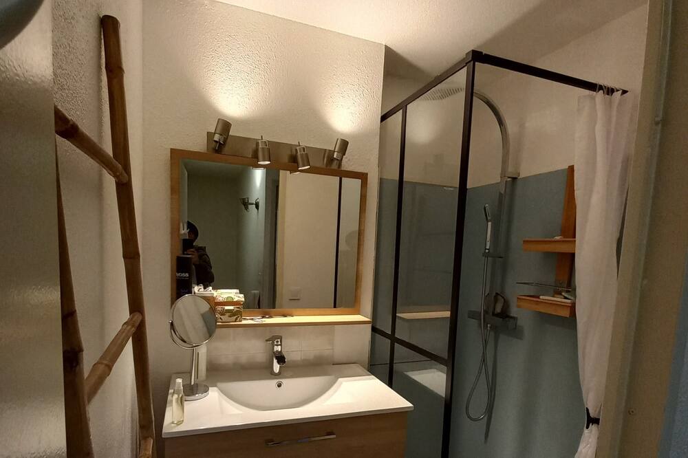 Photo of Bathroom in Aigues-Mortes Medieval City