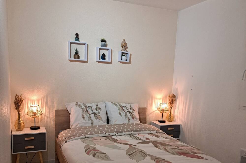 Photo of Bedroom in Aigues-Mortes Medieval City