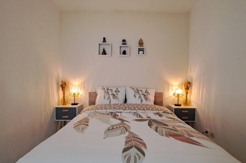 Photo of Bedroom in Aigues-Mortes Medieval City