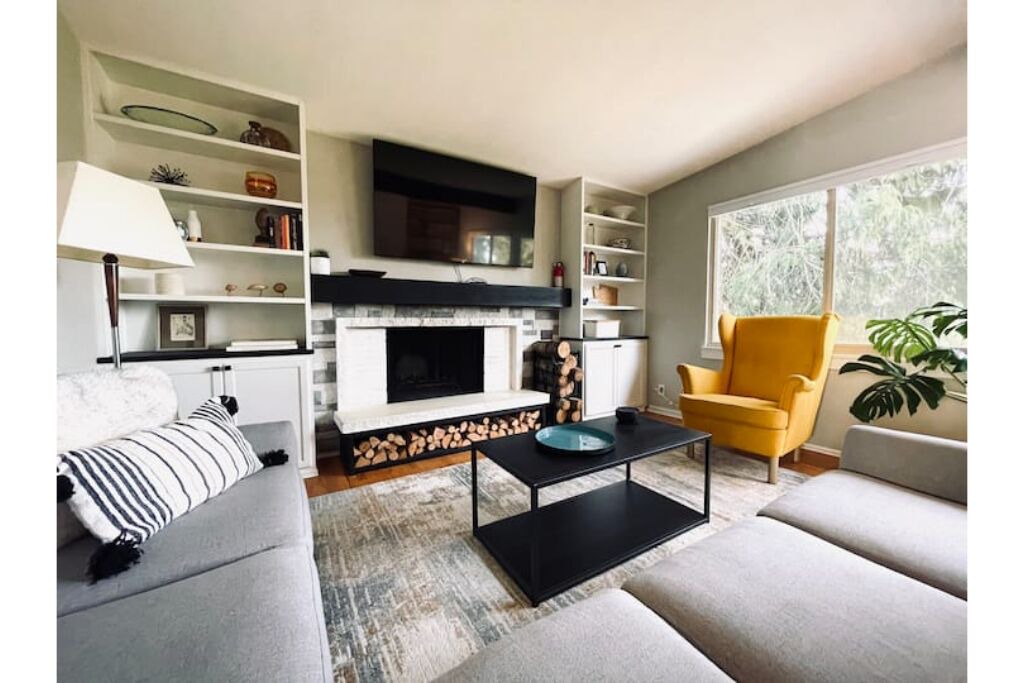 Photo of Livingroom in Seattle Metro Area