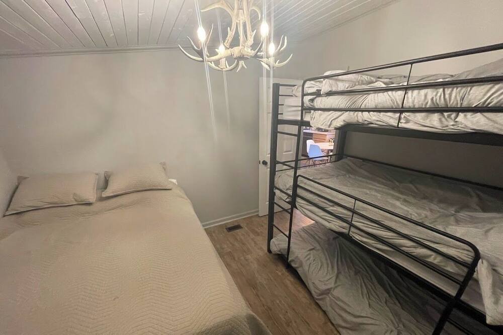 Photo of Bedroom in North Shore Acres