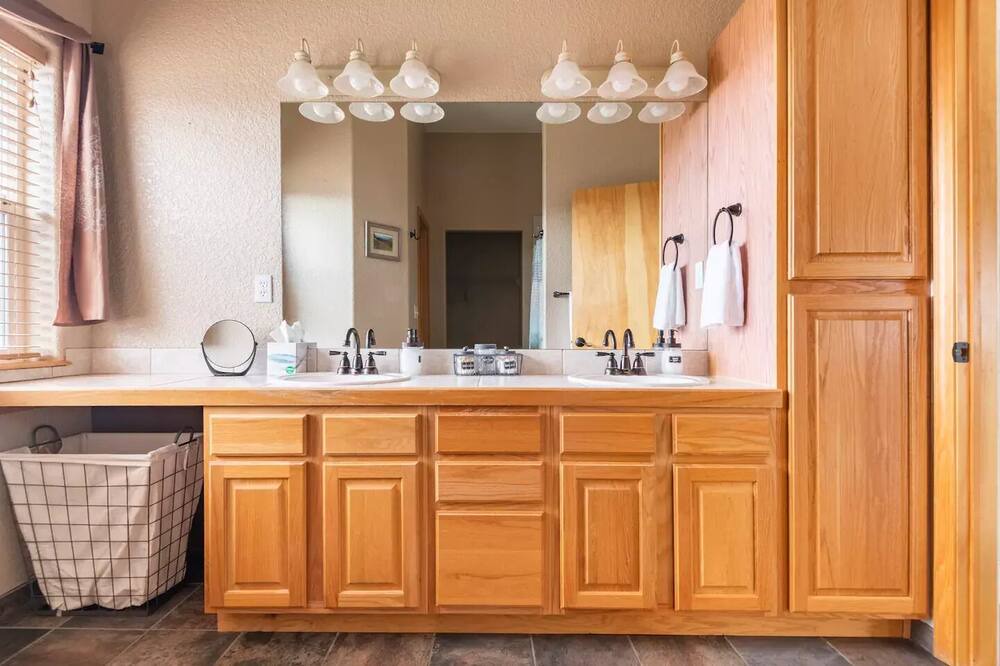 Photo of Bathroom in Woodland Park