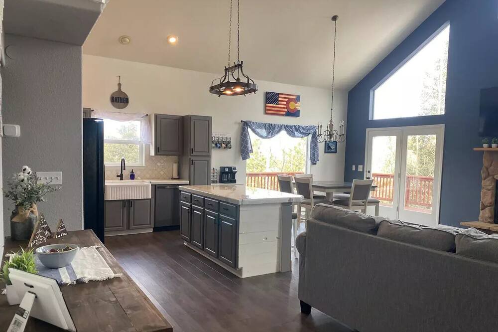 Photo of Livingroom in Woodland Park