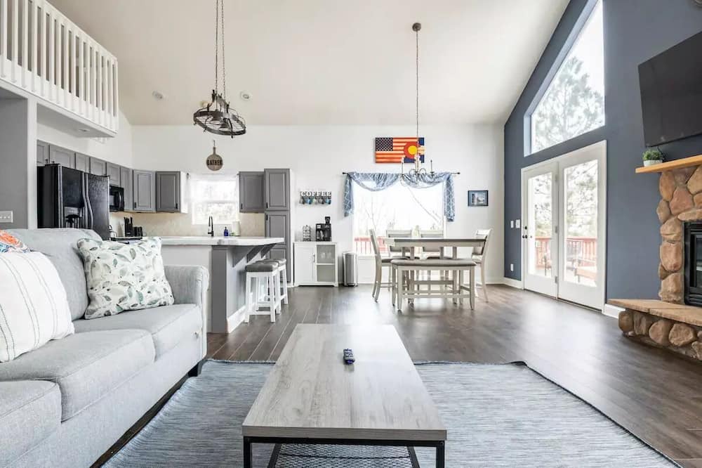 Photo of Livingroom in Woodland Park