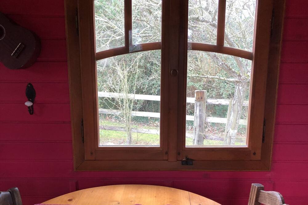 Photo of Bedroom in Ablon