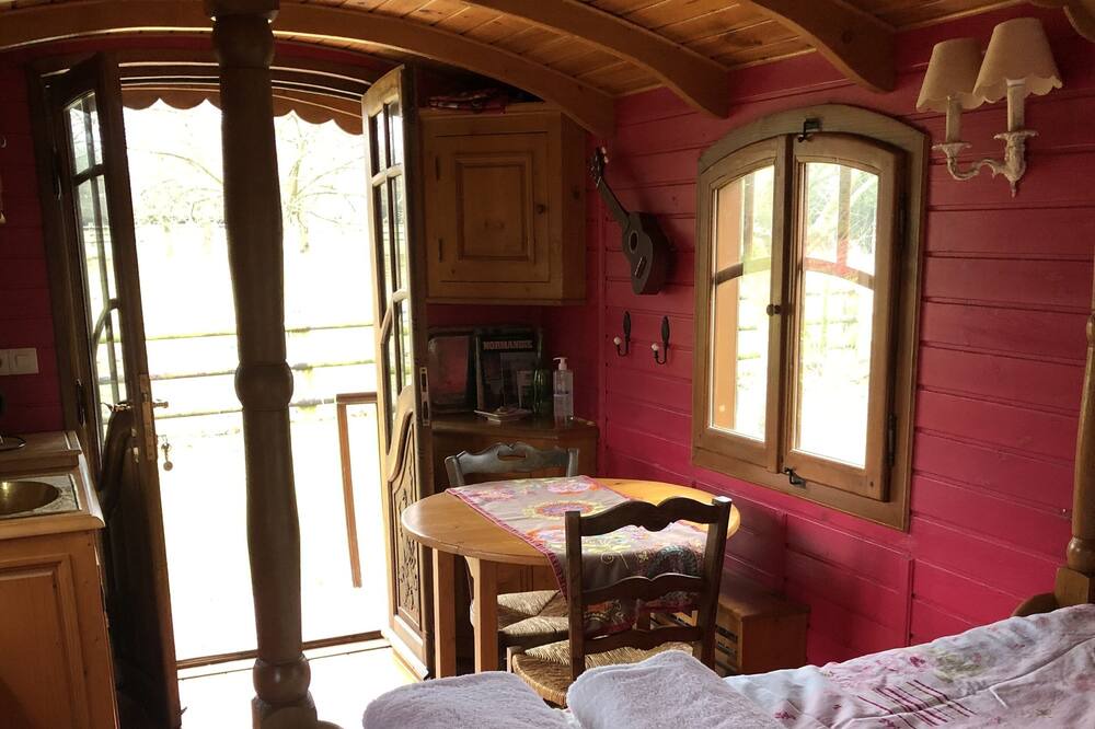 Photo of Bedroom in Ablon