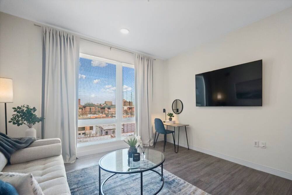 Photo of Livingroom in Monroe Ward