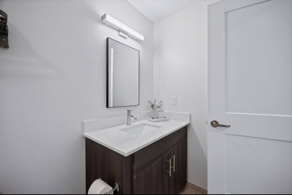 Photo of Bathroom in Monroe Ward