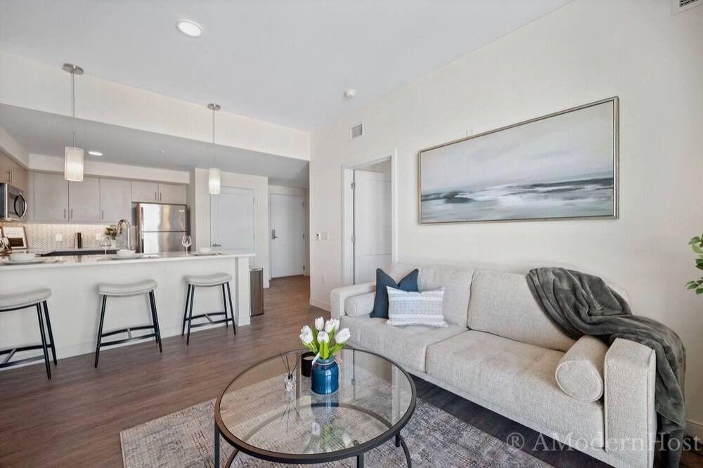 Photo of Livingroom in Monroe Ward