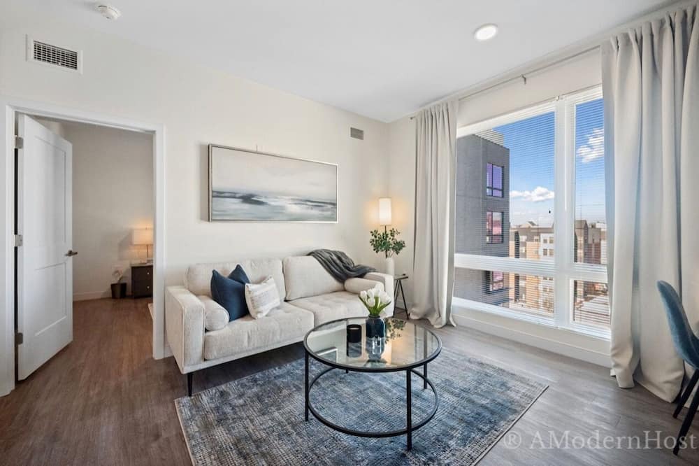 Photo of Livingroom in Monroe Ward