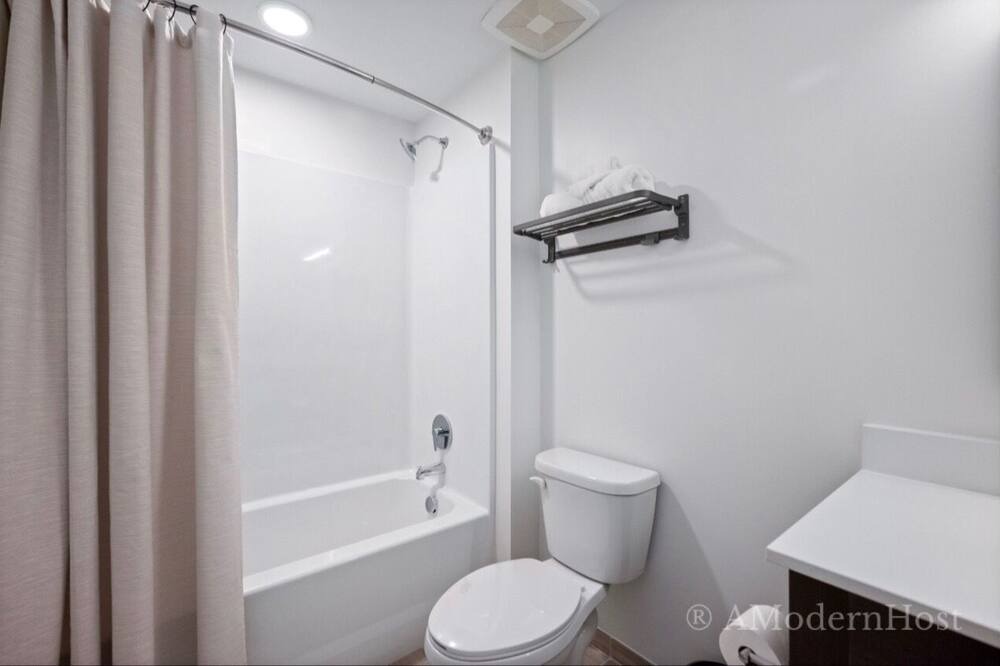 Photo of Bathroom in Monroe Ward